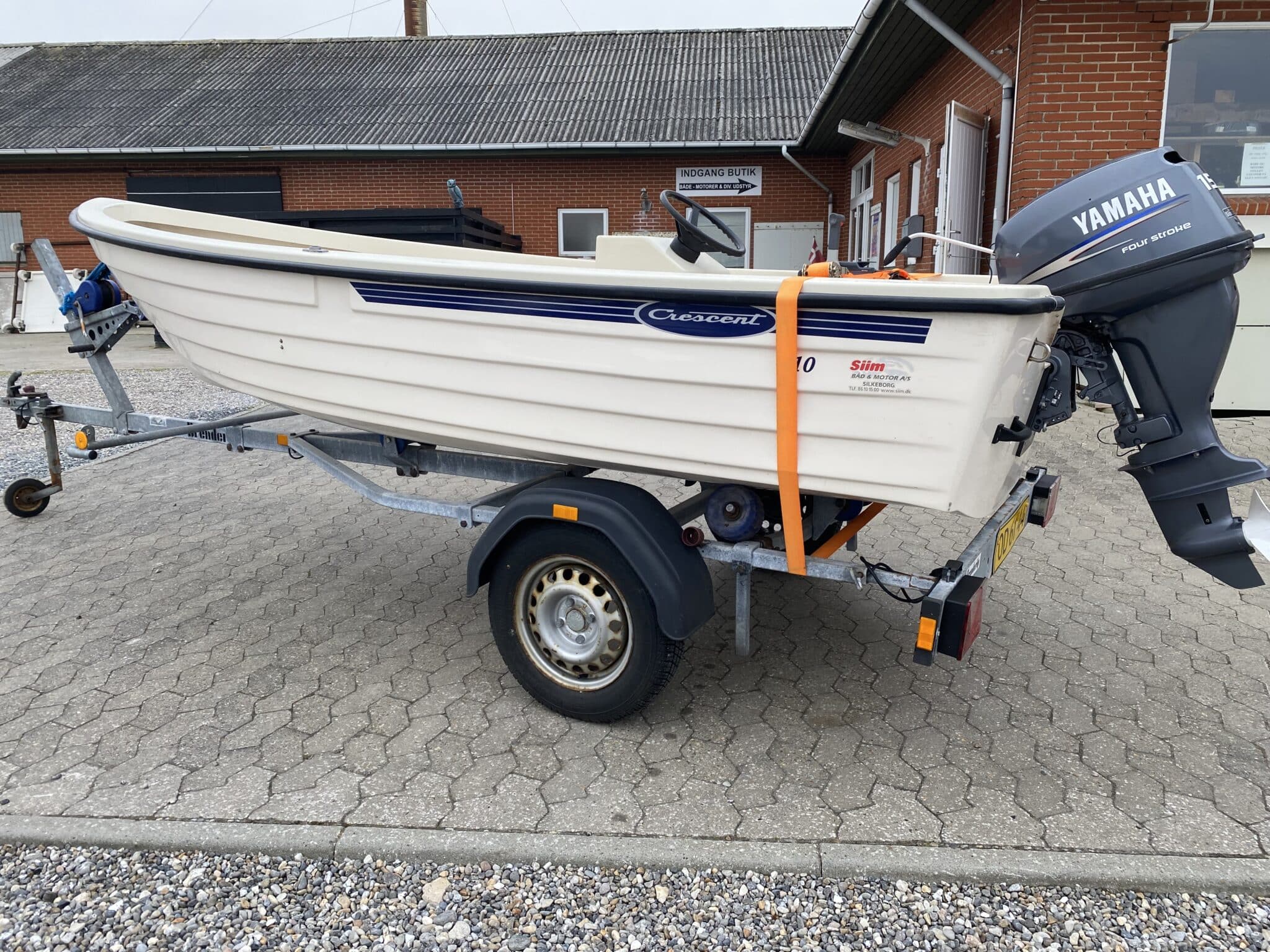 Crescent 410 med Yamaha 15 hk og bådtrailer
